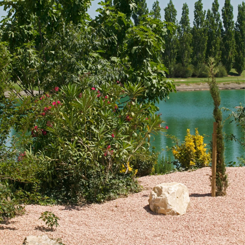 Gravillon Rose Calcaire 8/14 - Gravier Décoratif Coloré Jardin | Stock Disponible