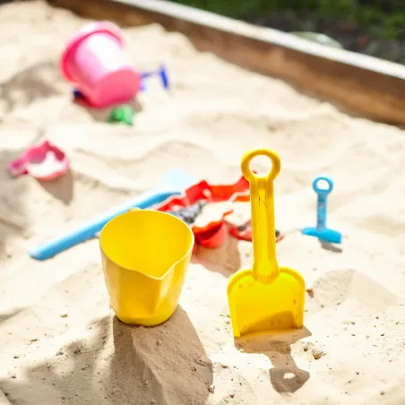 Lot sable jeux enfants 0/2 mm – 4×25 kg pour bac à sable de jardin privé