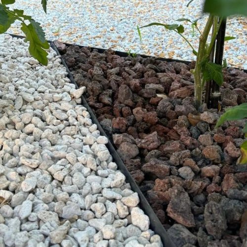 pouzzolane 16/25 en paillage de grande jardinière de terrasse